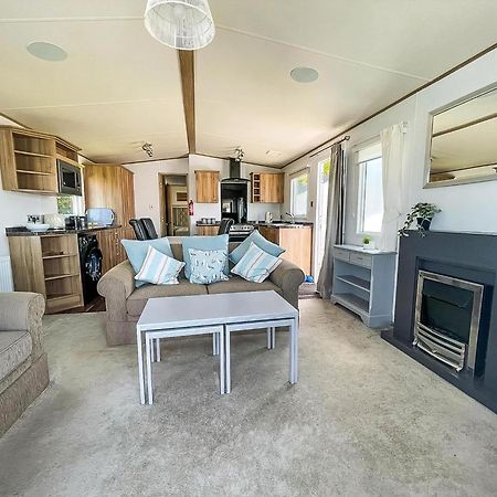 Beautiful Caravan With Decking At Carlton Meres Holiday Park, Suffolk Ref 60022M ساكسموندهام المظهر الخارجي الصورة