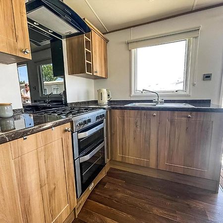 Beautiful Caravan With Decking At Carlton Meres Holiday Park, Suffolk Ref 60022M ساكسموندهام المظهر الخارجي الصورة