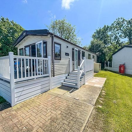 Beautiful Caravan With Decking At Carlton Meres Holiday Park, Suffolk Ref 60022M ساكسموندهام المظهر الخارجي الصورة