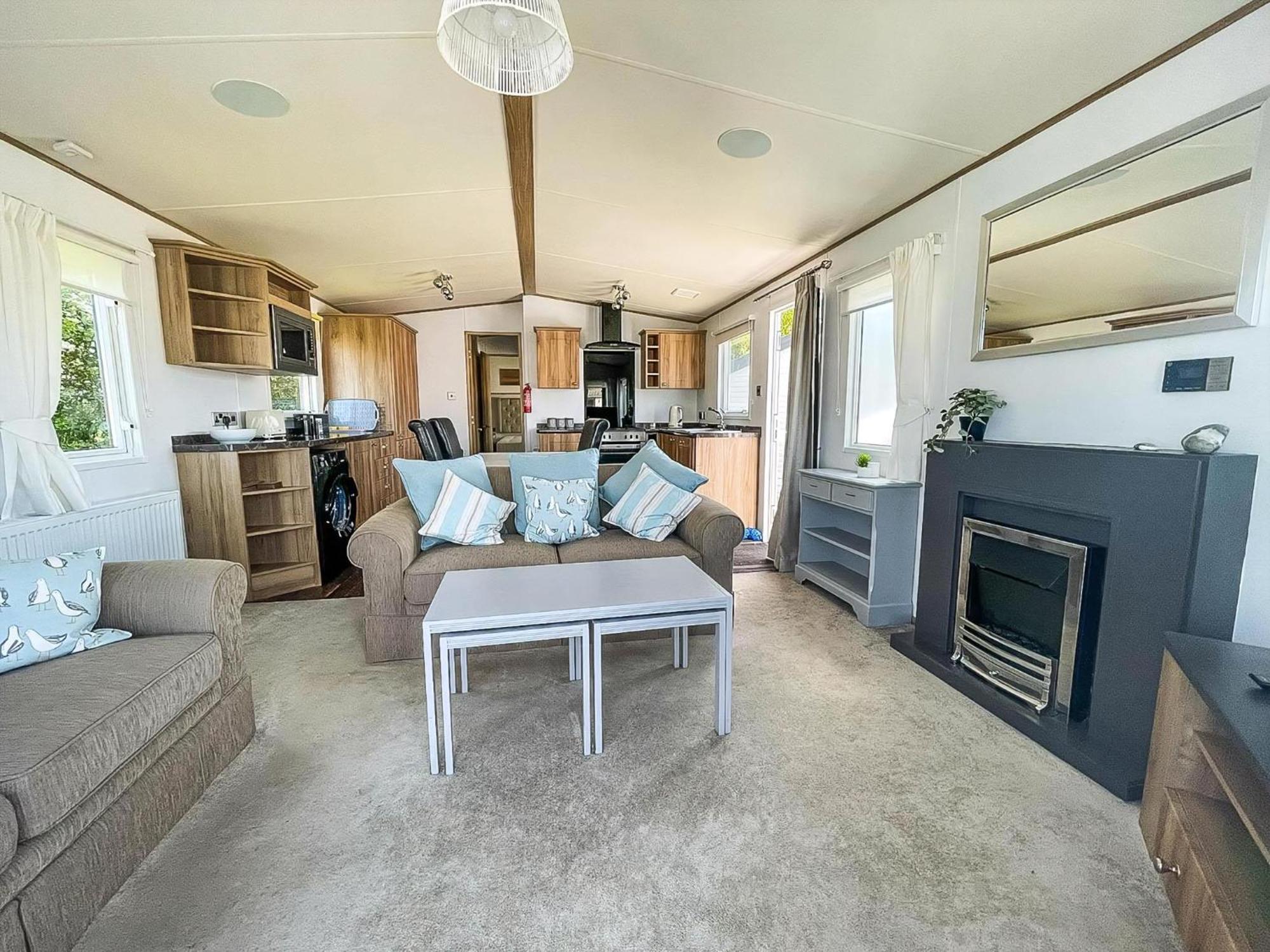 Beautiful Caravan With Decking At Carlton Meres Holiday Park, Suffolk Ref 60022M ساكسموندهام المظهر الخارجي الصورة
