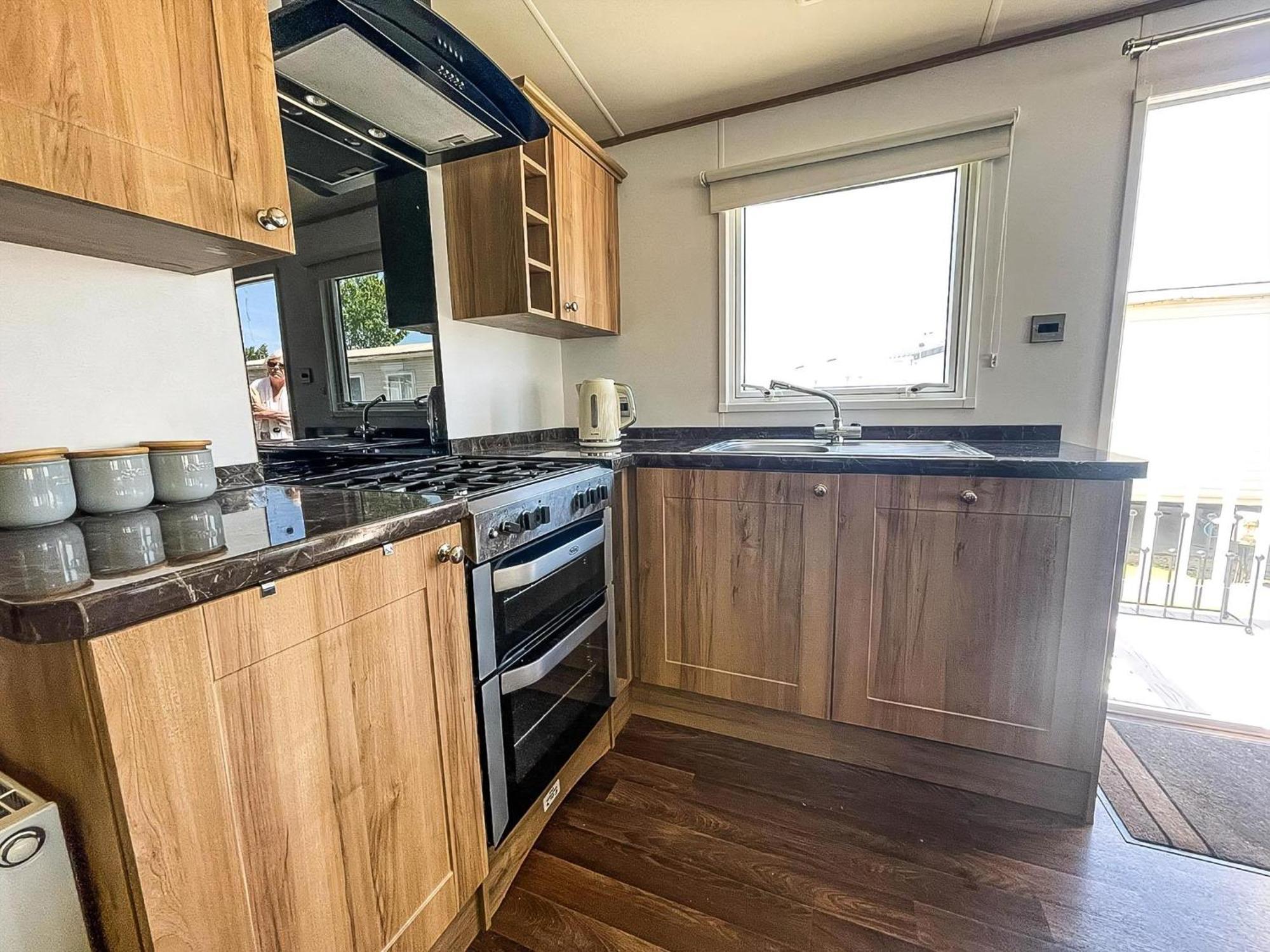Beautiful Caravan With Decking At Carlton Meres Holiday Park, Suffolk Ref 60022M ساكسموندهام المظهر الخارجي الصورة