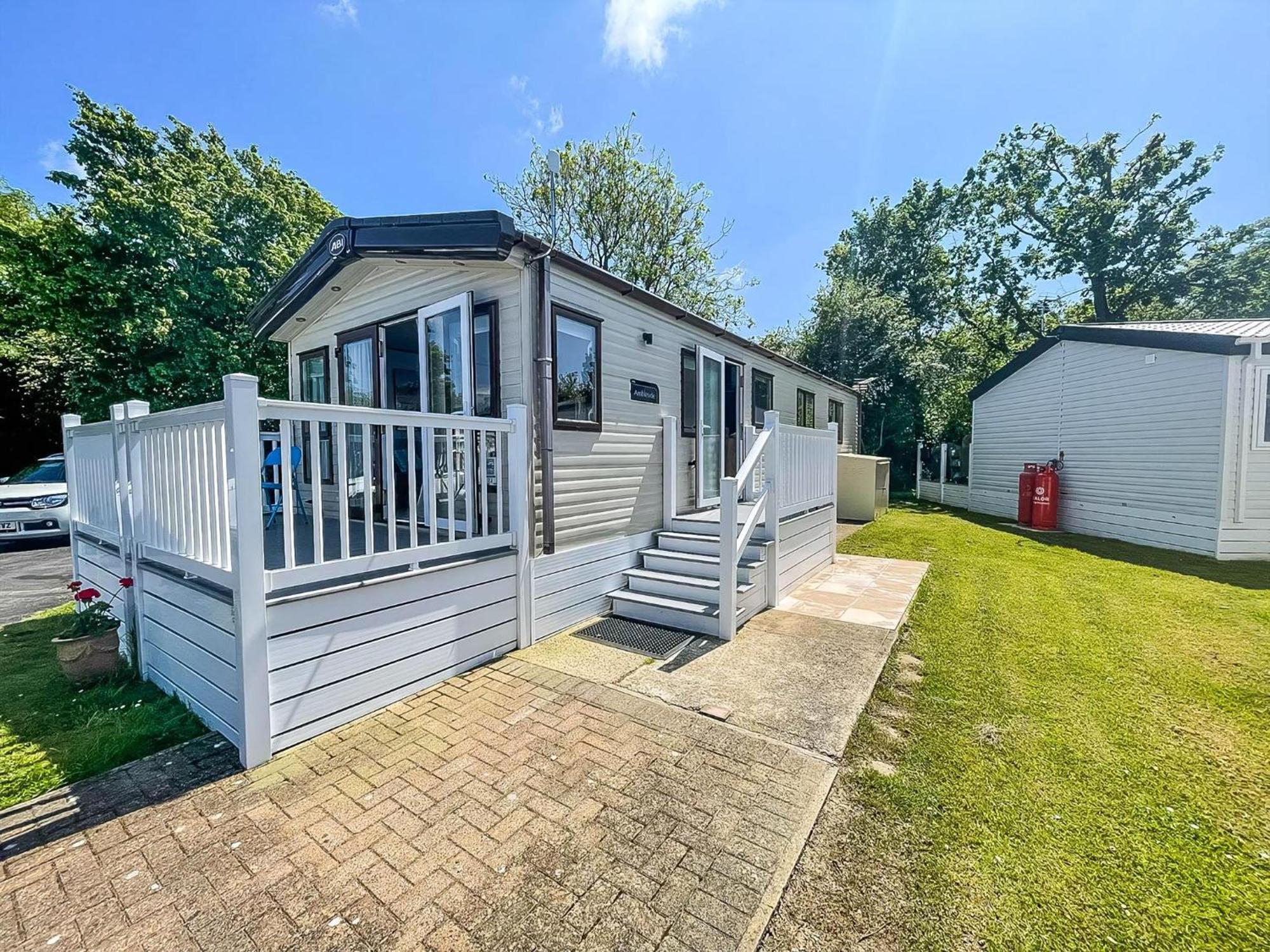 Beautiful Caravan With Decking At Carlton Meres Holiday Park, Suffolk Ref 60022M ساكسموندهام المظهر الخارجي الصورة