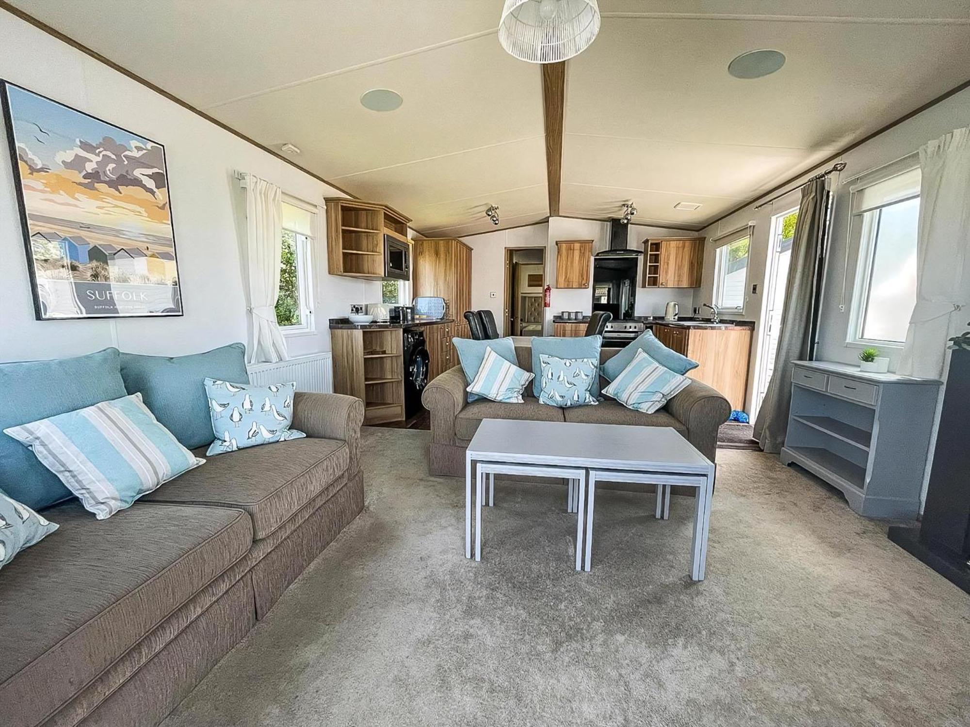 Beautiful Caravan With Decking At Carlton Meres Holiday Park, Suffolk Ref 60022M ساكسموندهام المظهر الخارجي الصورة