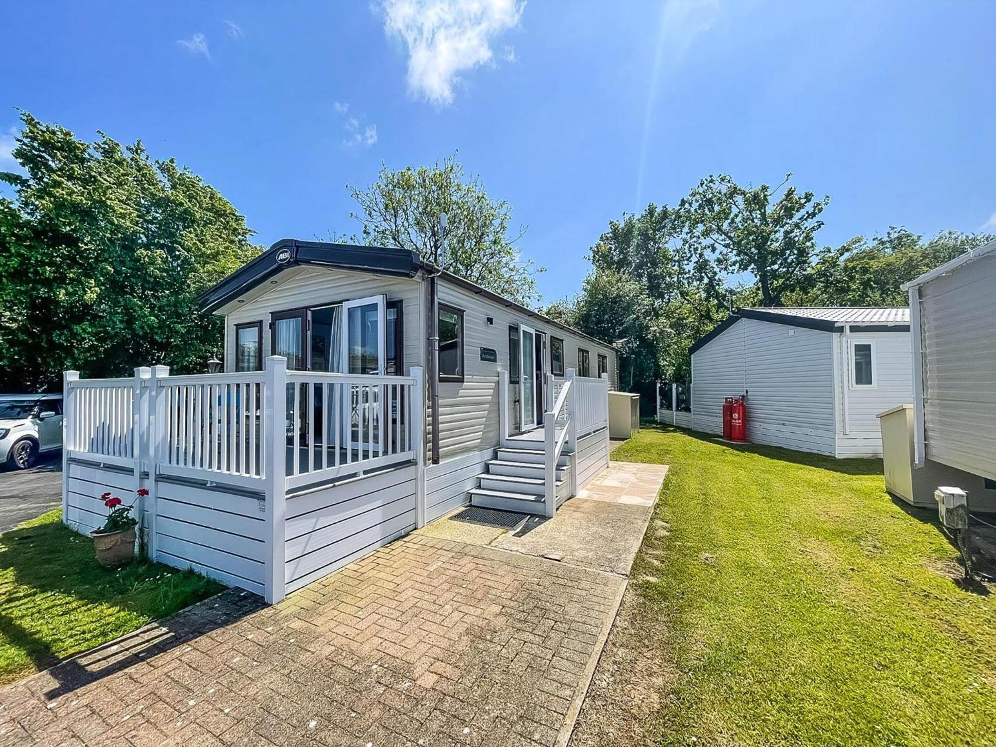 Beautiful Caravan With Decking At Carlton Meres Holiday Park, Suffolk Ref 60022M ساكسموندهام المظهر الخارجي الصورة